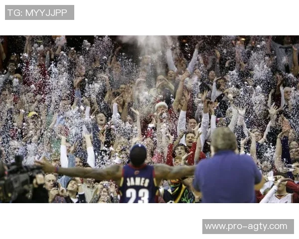 詹姆斯谈眼睛进镁粉的体验表示自己其实感受不到这些异物的存在