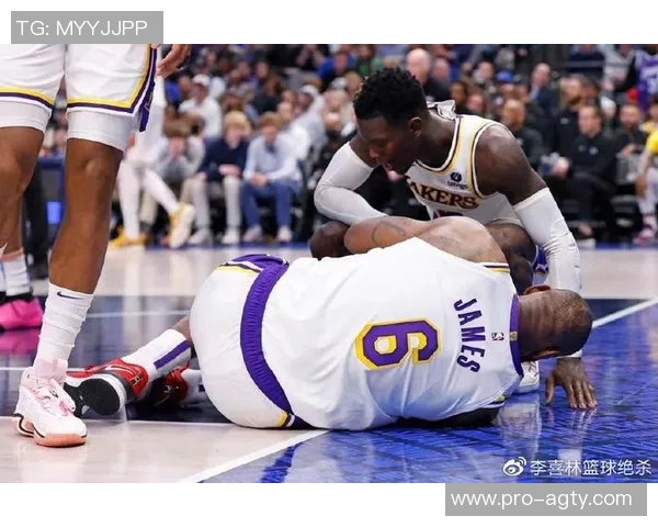 老詹缺席训练卢卡强调场下默契的重要性与细节讨论